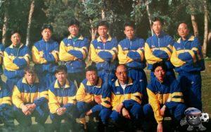 Тянцзинь Самсунг 1996 нижний ряд первый слева