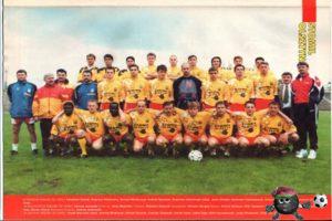 Стомил 96/97 средний ряд, пятый слева
