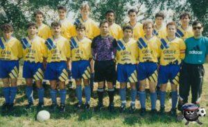 Турабдин 95/96 передний ряд третий справа