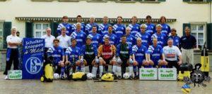ФК Шальке-04 Гельзенкирхен 95/96 нижний ряд первый слева